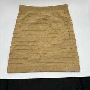 ⸻

M&B Beige Seamless Bodycon Mini Skirt – One Size. New with no tags.